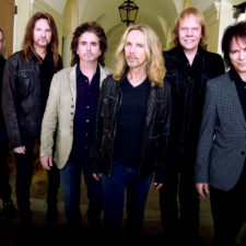 Interview with Styx’s Lawrence Gowan